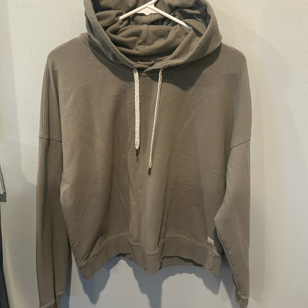 Vuori Sweatshirt Light Olive Color Size Large